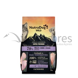 Alimento semiúmido para filhotes NutraDog WILD com 78% de frango, carne de porco e peixe.